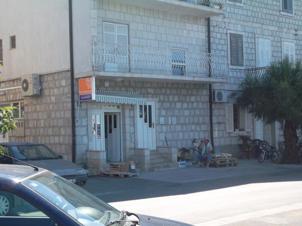 Apartments Mali Raj Vranjic Exterior foto