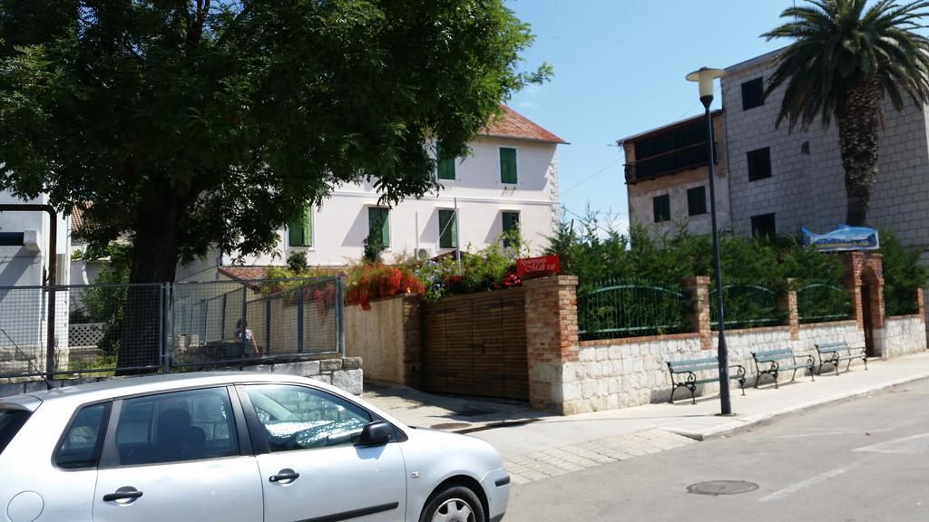 Apartments Mali Raj Vranjic Exterior foto