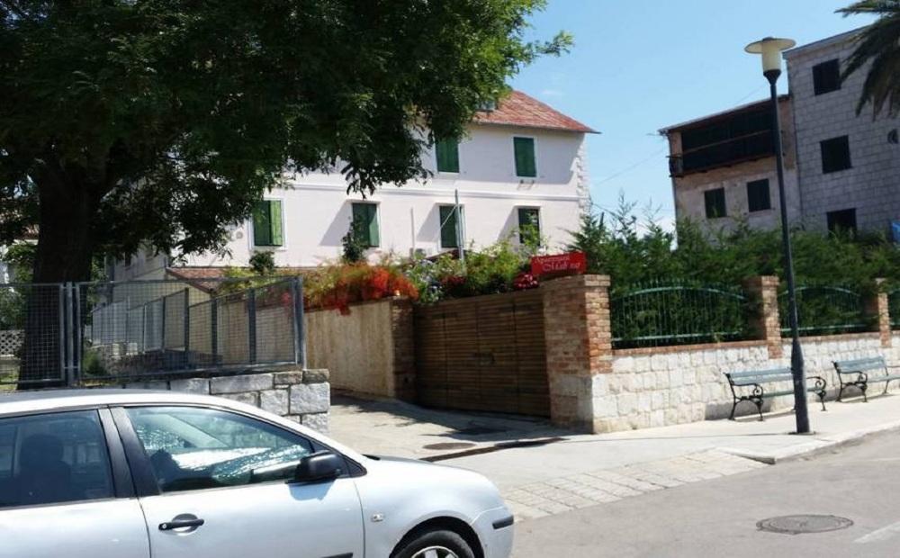 Apartments Mali Raj Vranjic Exterior foto