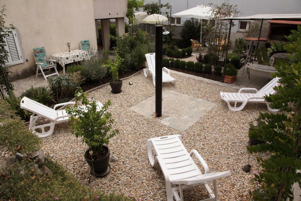 Apartments Mali Raj Vranjic Exterior foto