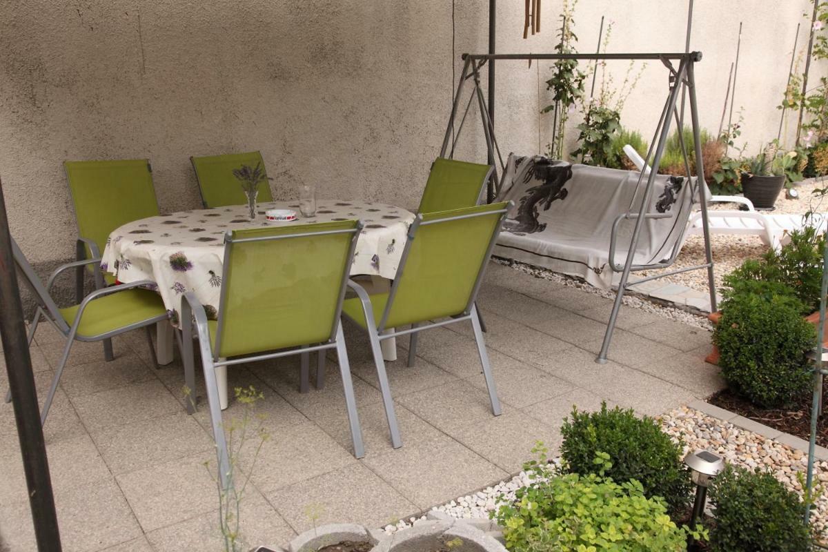 Apartments Mali Raj Vranjic Exterior foto