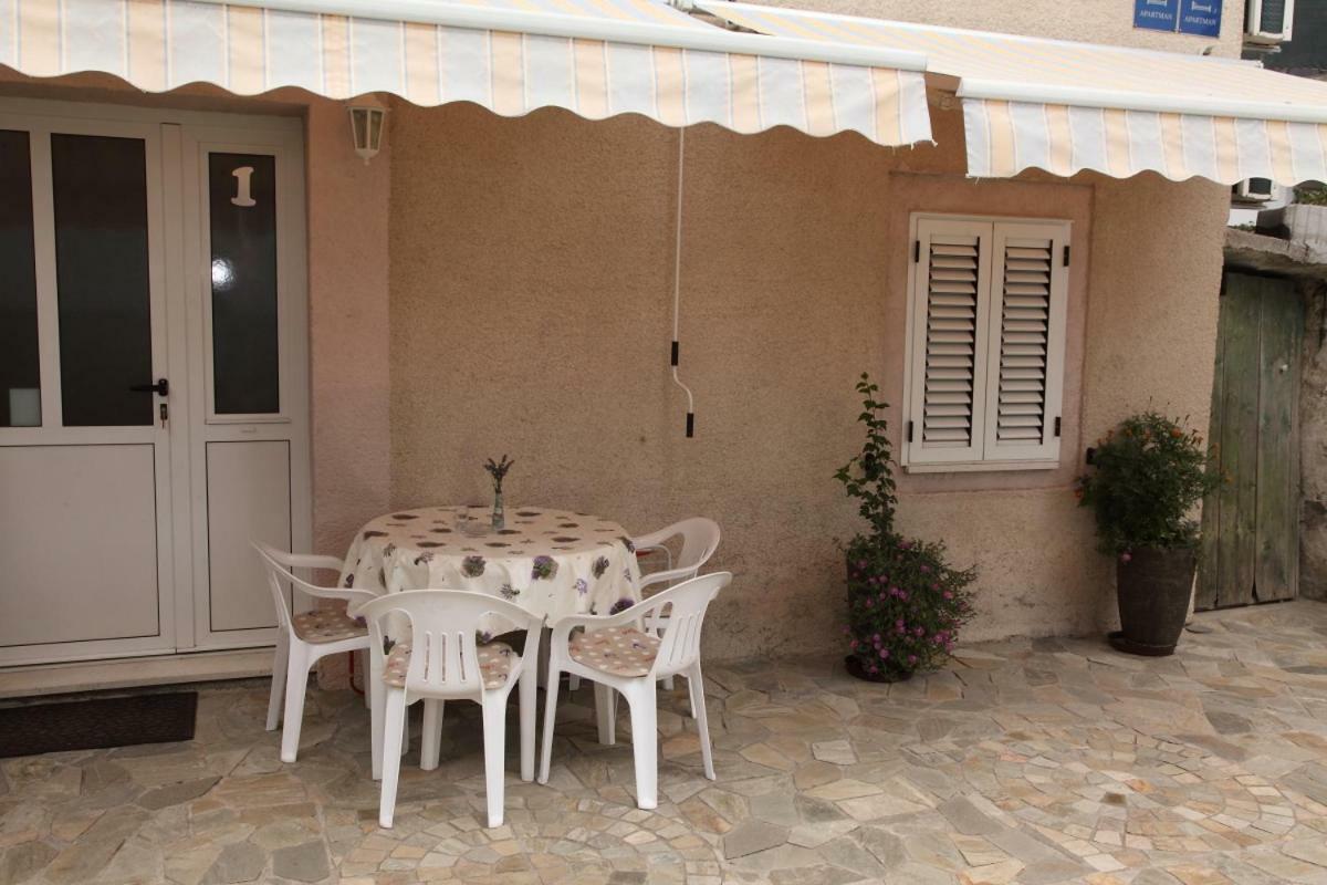 Apartments Mali Raj Vranjic Exterior foto